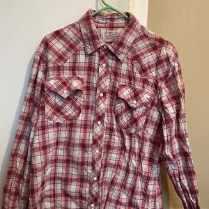 selling a true religion flannel. its in perfect condition just wrinkled